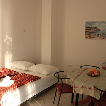 Pile Apartments 5 Omiš Esterno foto